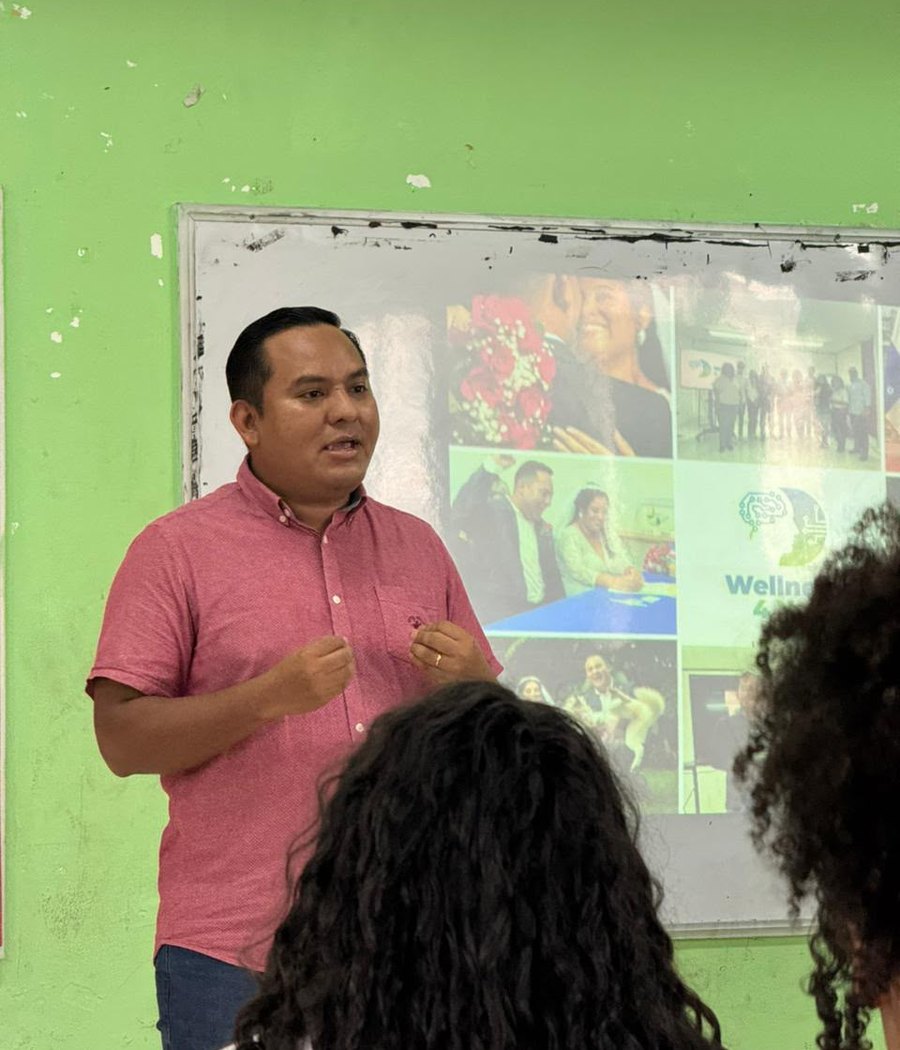 Francisco Quijada facilitando una sesión